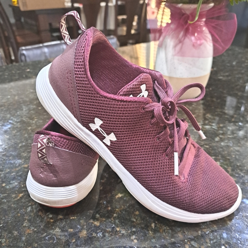 Under Armour sz 6 woman's running shoe -Burgundy Color